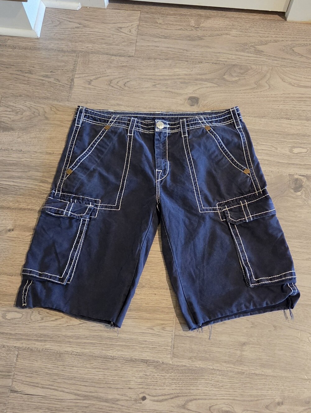 True Religion Raw Hem Baggy Cargo Shorts - Indigo Navy Blue - Size 38"x14"